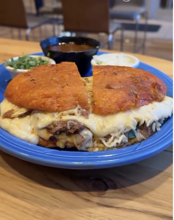 Torta de birria de Tecalitlán.png Torta de birria de Tecalitlán.png